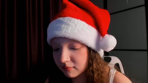 Snapshot of elianareynolds chatting on December 20, 2024, 6:40 am Ella online show from December 20, 2024, 6:40 am