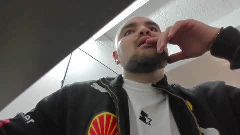 Snapshot of eliancrow chatting on December 1, 2025, 7:41 pm Elian online show from December 1, 2025, 7:41 pm