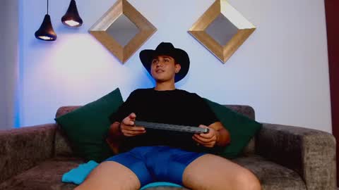 Snapshot of eliancruzz chatting on July 14, 2026, 11:32 pm Elian online show from July 14, 2026, 11:32 pm