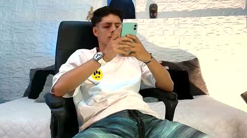 elias_salvatore_ online show from May 28, 2026, 2:47 pm