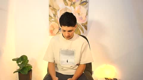 elias_salvatore_ online show from May 29, 2026, 1:31 pm