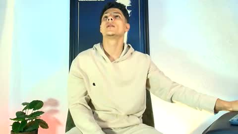elias_salvatore_ online show from May 30, 2026, 2:25 pm