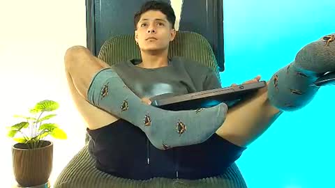 elias_salvatore_ online show from July 2, 2026, 3:29 pm