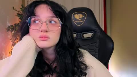 Ellie online show from September 25, 2025, 8:12 pm