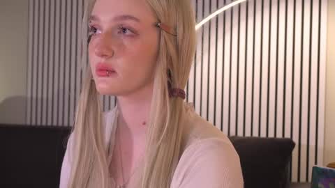 Ellie online show from April 18, 2026, 5:22 am