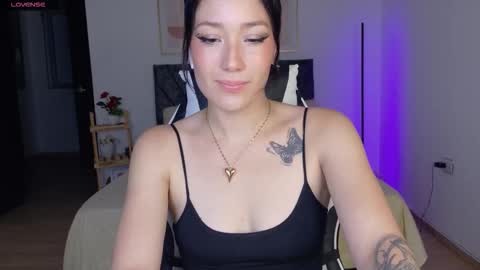 eliiih_ online show from October 21, 2025, 3:18 am