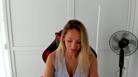 Snapshot of elinarosee chatting on June 23, 2026, 6:33 am Milena online show from June 23, 2026, 6:33 am