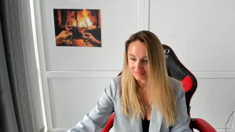 Snapshot of elinarosee chatting on July 28, 2026, 11:17 am Milena online show from July 28, 2026, 11:17 am
