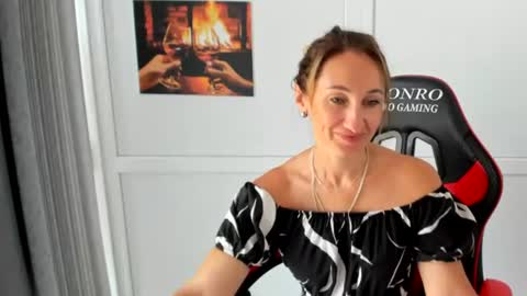 Snapshot of elinarosee chatting on August 5, 2026, 6:38 am Milena online show from August 5, 2026, 6:38 am
