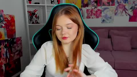 Snapshot of elinavale chatting on April 21, 2026, 5:39 pm elinavale online show from April 21, 2026, 5:39 pm