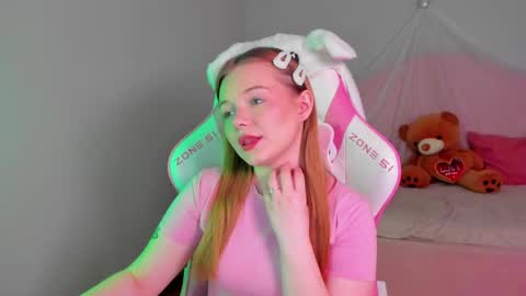 Snapshot of elinavale chatting on April 22, 2026, 5:47 pm elinavale online show from April 22, 2026, 5:47 pm