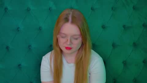 Snapshot of elinavale chatting on April 23, 2026, 5:15 pm elinavale online show from April 23, 2026, 5:15 pm