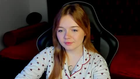 Snapshot of elinavale chatting on April 28, 2026, 5:18 pm elinavale online show from April 28, 2026, 5:18 pm