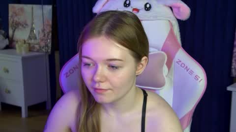 Snapshot of elinavale chatting on April 29, 2026, 5:17 pm elinavale online show from April 29, 2026, 5:17 pm