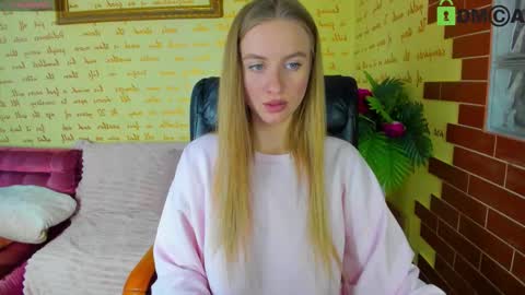 Snapshot of elinor_faith chatting on November 9, 2025, 1:53 pm elinor_faith online show from November 9, 2025, 1:53 pm