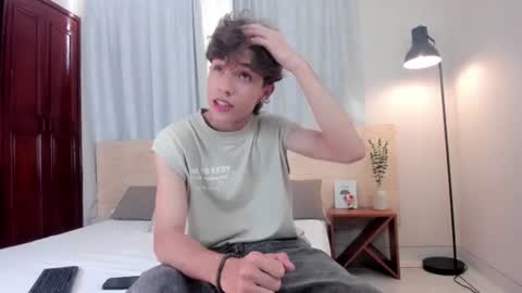 Snapshot of eliosuff chatting on July 24, 2026, 7:34 pm eliosuff online show from July 24, 2026, 7:34 pm