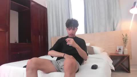 Snapshot of eliosuff chatting on July 29, 2026, 7:23 pm eliosuff online show from July 29, 2026, 7:23 pm