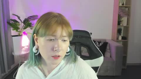 Snapshot of elira_vane chatting on June 2, 2026, 3:08 am Elira Vane online show from June 2, 2026, 3:08 am