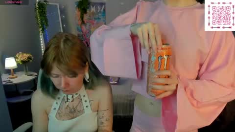Snapshot of elira_vane chatting on June 9, 2026, 2:56 am Elira Vane online show from June 9, 2026, 2:56 am