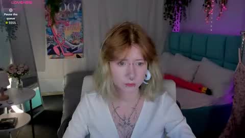 Snapshot of elira_vane chatting on July 1, 2026, 2:57 am Elira Vane online show from July 1, 2026, 2:57 am