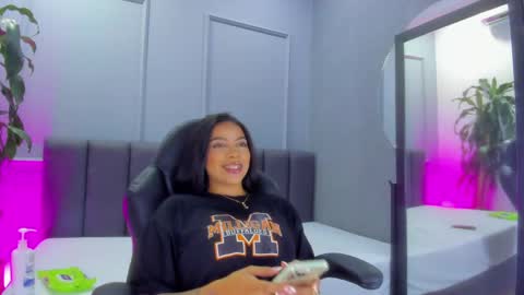 Elisa online show from April 6, 2026, 8:54 pm