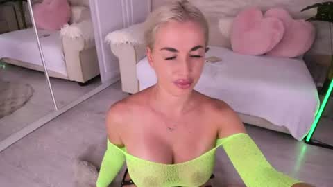 elisabeth_jason online show from July 28, 2026, 4:39 pm