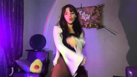 Elin online show from April 7, 2026, 1:55 pm