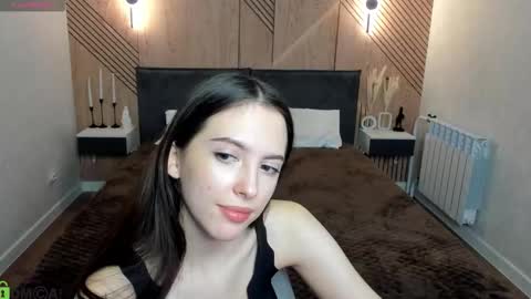 Snapshot of elise_robbie chatting on March 13, 2026, 1:23 am Elise online show from March 13, 2026, 1:23 am