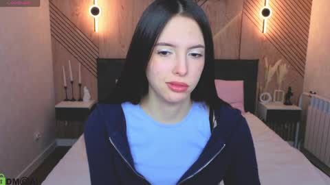 Snapshot of elise_robbie chatting on April 15, 2026, 1:23 am Elise online show from April 15, 2026, 1:23 am