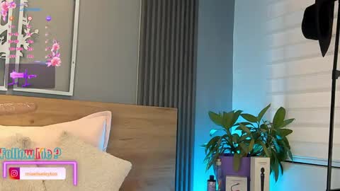 Elise Play Boobs online show from June 4, 2026, 6:14 pm