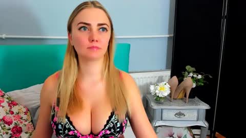 Snapshot of eliseshining chatting on January 17, 2025, 5:51 pm Elise online show from January 17, 2025, 5:51 pm