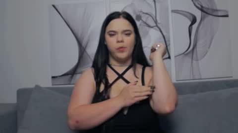 Eliss online show from November 8, 2025, 3:45 pm