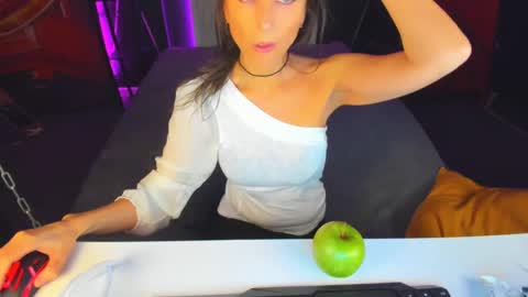 Snapshot of elizabe_th chatting on December 11, 2024, 10:38 pm Elizabethangel online show from December 11, 2024, 10:38 pm