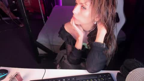 Snapshot of elizabe_th chatting on March 10, 2025, 12:37 pm Elizabethangel online show from March 10, 2025, 12:37 pm