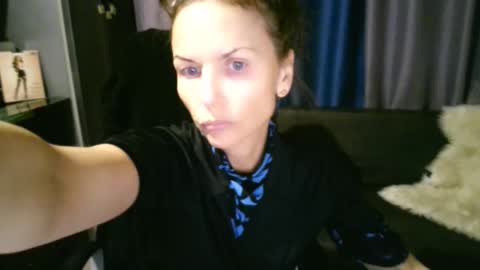 Snapshot of elizabe_th chatting on October 15, 2025, 5:46 pm Elizabethangel online show from October 15, 2025, 5:46 pm