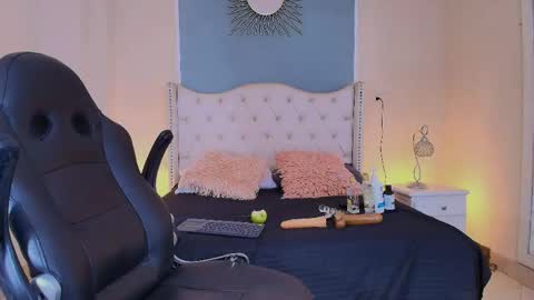 Elizabeth  online show from May 5, 2026, 9:56 pm