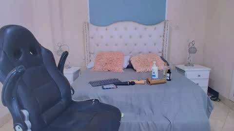 Elizabeth  online show from May 16, 2026, 1:02 am