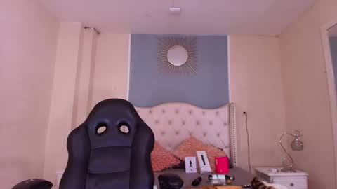 Elizabeth  online show from July 1, 2026, 1:18 am