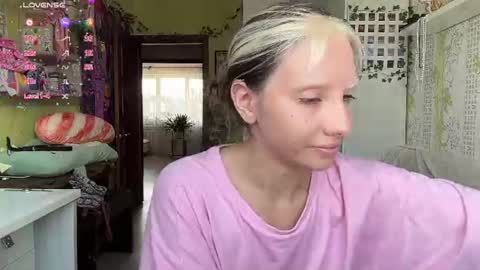 elizabethh_brown online show from August 4, 2026, 7:33 am