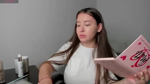 instgram aly leiv17 ---- Im model-independent online show from November 17, 2025, 4:35 pm