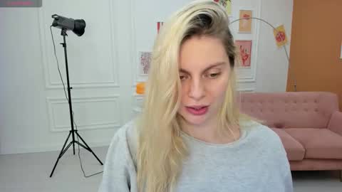 elizabethmad online show from November 11, 2025, 6:24 am