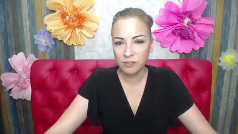 Snapshot of elizabethsho chatting on July 13, 2026, 6:00 pm ElizabethSho online show from July 13, 2026, 6:00 pm