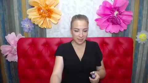 Snapshot of elizabethsho chatting on July 14, 2026, 2:49 am ElizabethSho online show from July 14, 2026, 2:49 am