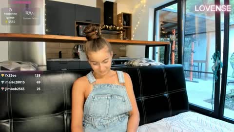Eliz                               online show from May 11, 2026, 4:04 pm