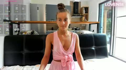 Eliz                               online show from July 26, 2026, 11:17 am