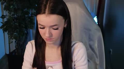 elizzza_ online show from October 17, 2025, 5:21 am