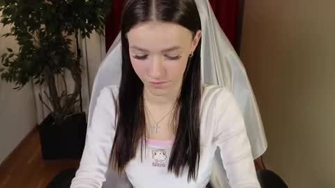 elizzza_ online show from November 12, 2025, 5:41 am