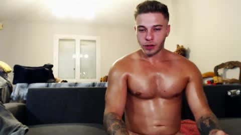 elkafit28 online show from June 14, 2026, 9:17 pm