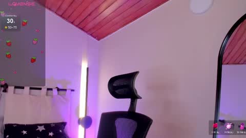 Snapshot of ella__olmos chatting on April 1, 2026, 2:03 pm Ella Olmos online show from April 1, 2026, 2:03 pm
