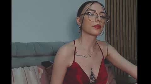 Chloe online show from December 18, 2025, 11:44 pm